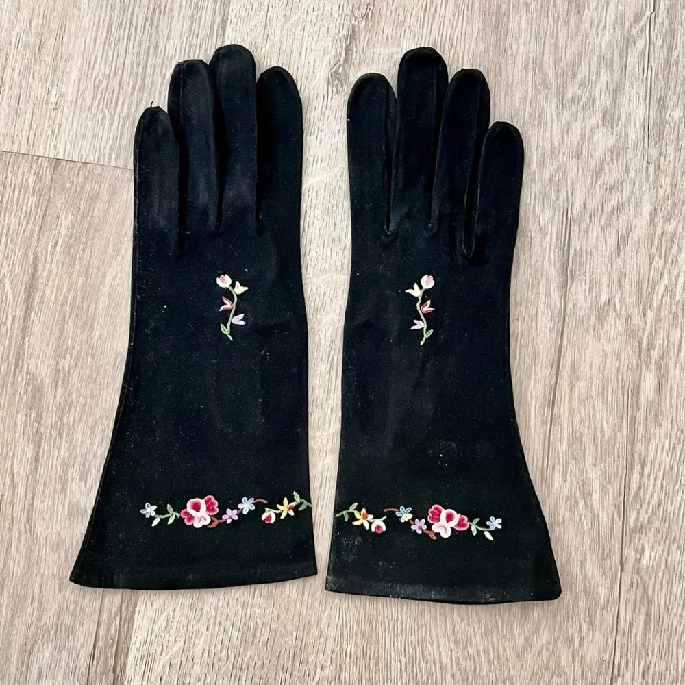 VINTAGE 1950s Au Printemps Paris Pink Floral Embroidered Black Suede Gloves Mint